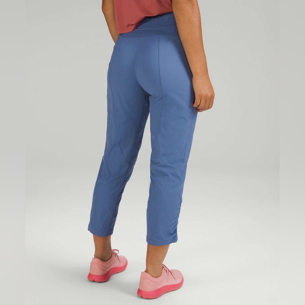 Lululemon Dance Studio Mid Rise Crop Pants - Size 2 - Picture 2 of 11